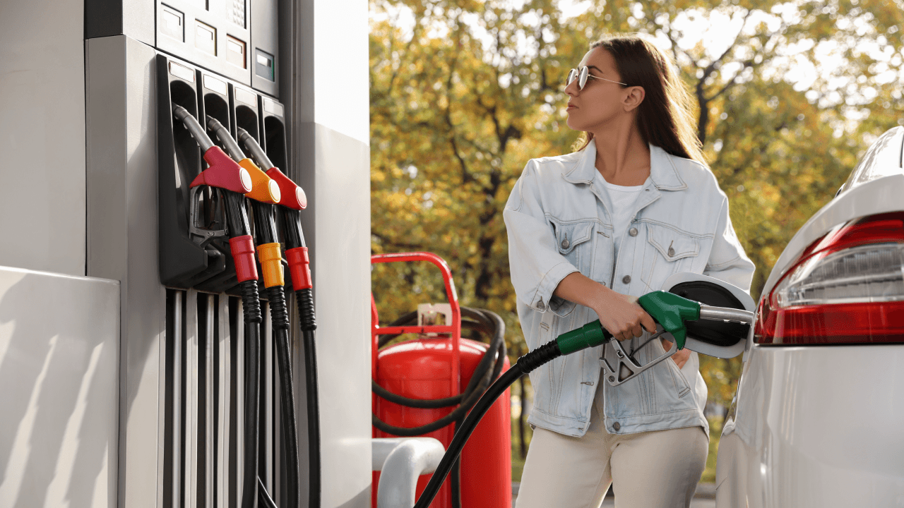 Prezzo benzina in calo: conseguenze petrolio