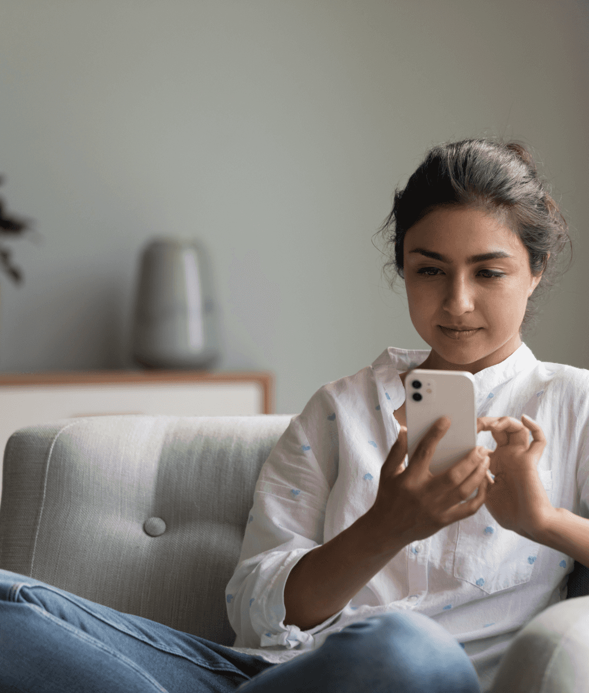 girl with phone reads notification