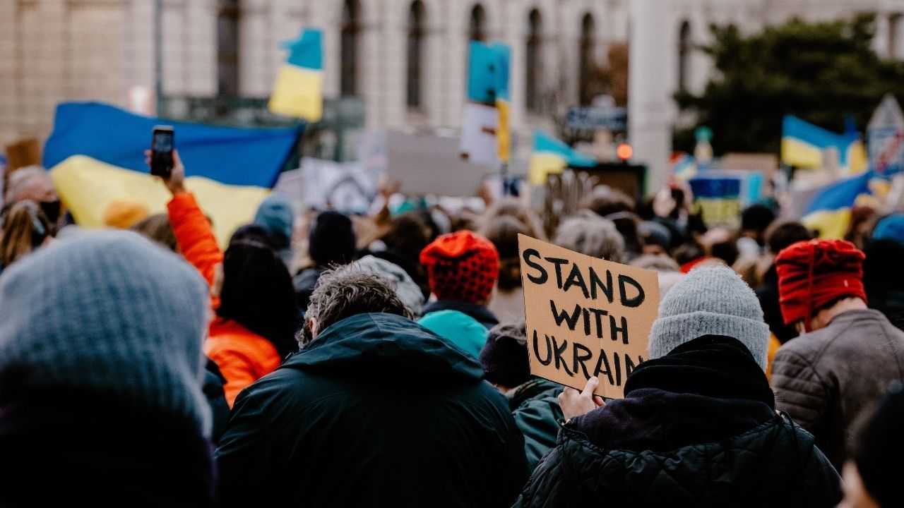 Ucraina blockchain guerra manifestazione pace